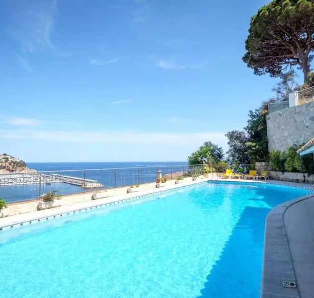 <p>260 Beds</p>
<p>Sant Feliu de Guixols / Girona</p>
<p><strong>Phase-1: </strong>Structural rehabilitation of lobby and reception area</p>
<p>Permission planning, Execution planning, construction site management.</p>
<p><strong>Phase-2: </strong>Project for upgrading and refurbishing the hotel from 2 to 3 Stars&nbsp;</p>
<p>Permission planning, Execution planning, Activity permission planning</p>
<p>(Viatges Anubis S.A.)</p>