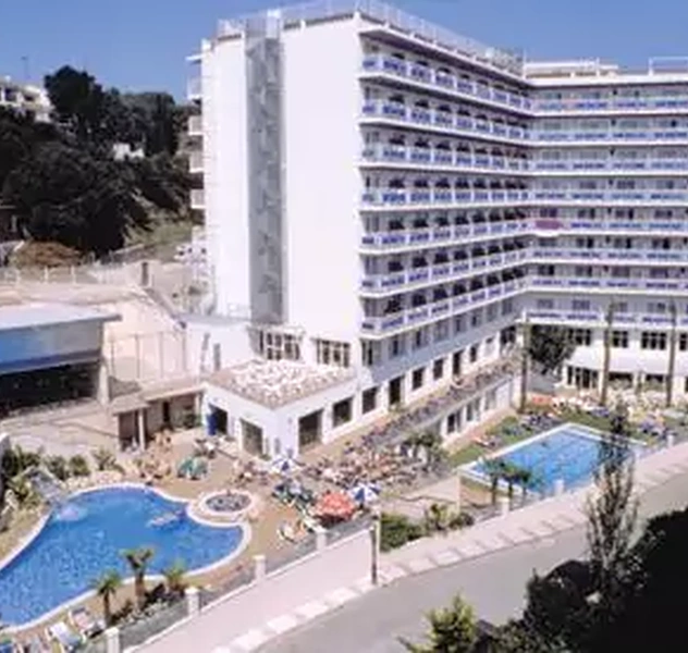 <p>450 beds</p>
<p>Category upgrade&nbsp; from 2 to 3 stars hotel.</p>