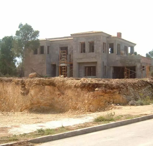<p>Santa Ponsa / Mallorca<br />Sup. Const.: 380 m2<br />Sup. ut&iacute;l : 420 m2</p>