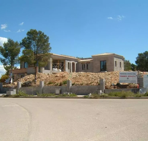 <p>Santa Ponsa / Mallorca<br />Sup. Const.: 380 m2<br />Sup. ut&iacute;l : 420 m2</p>