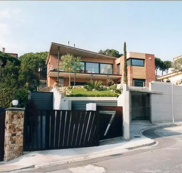 <p>Montgat / Barcelona</p>
<p>Sup. Const.: 340 m2</p>
<p>Sup. Ut&iacute;l.: 290 m2</p>