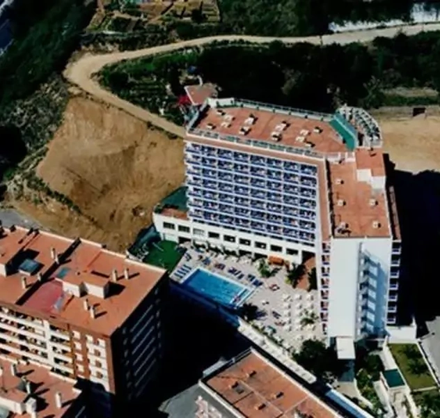 <p>450 beds</p>
<p>Category upgrade&nbsp; from 2 to 3 stars hotel.</p>