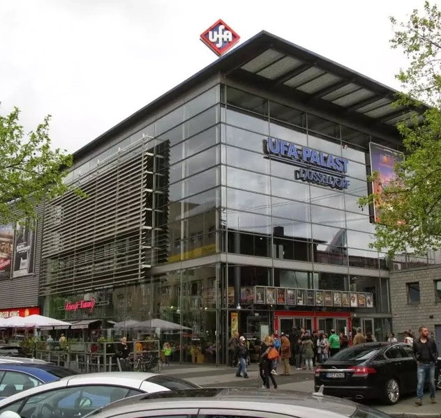 <p>10 Salas, 3.000 plazas</p>
<p>Dusseldorf / RKW</p>
<p>P. b&aacute;sico, P. ejecuci&oacute;n.</p>
<p>(Cargo: Arquitecto Senior colaborante en equipo.)</p>