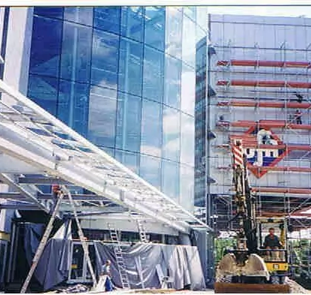 <p>13 Salas, 4.200 plazas</p>
<p>Stuttgart / RKW</p>
<p>Proyecto, P. b&aacute;sico, P. ejecuci&oacute;n, Direcci&oacute;n de obra Hamburgo / RKW</p>
<p>&nbsp;</p>
<p>(Cargo: Director de proyecto, planificaci&oacute;n)</p>