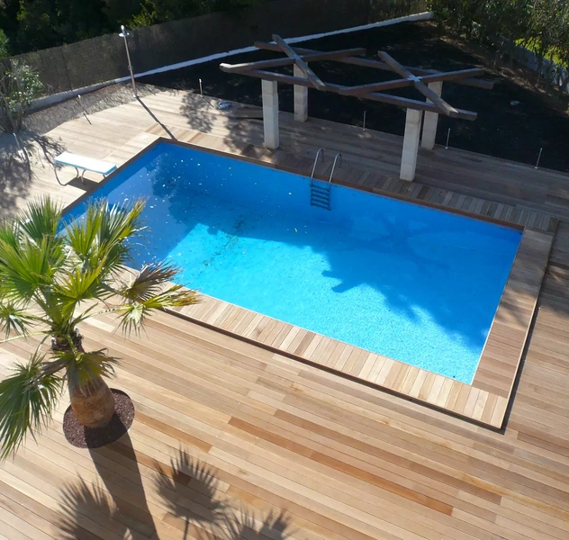 <p>Santa Ponsa/ Mallorca</p>
<p>Sup. Const.: 300 m2</p>
<p>Sup. ut&iacute;l: 348 m2</p>
<p>(Particular)</p>