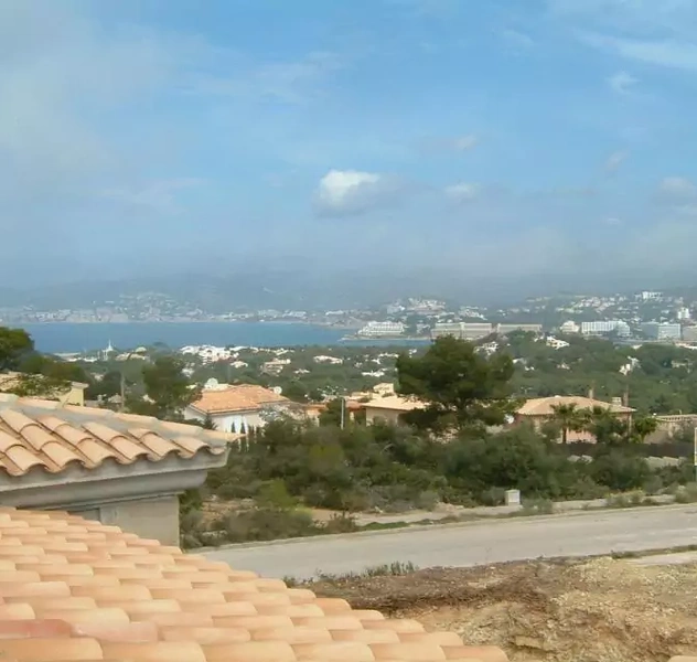 <p>Santa Ponsa / Mallorca<br />Sup. Const.: 380 m2<br />Sup. ut&iacute;l : 420 m2</p>