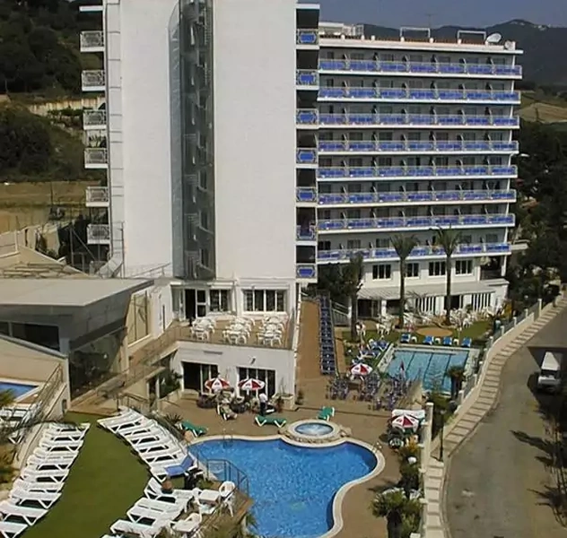 <p>450 beds</p>
<p>Category upgrade&nbsp; from 2 to 3 stars hotel.</p>