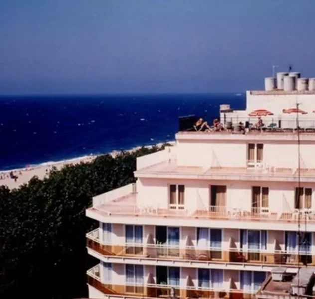 <p>380 Beds</p>
<p>Calella / Barcelona</p>
<p>Category upgrade from 1 to 3 Stars</p>
<p>Permission planning, Construction planning, site control construction management</p>
<p>Activity-permission planning</p>
<p>(CARONIA S.A.)</p>