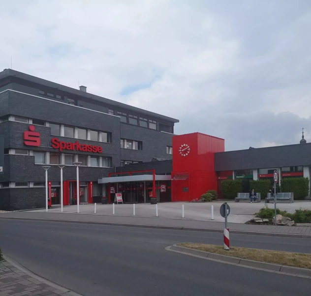 <p>170 Beds</p>
<p>Radevormwald / NRW / Germany</p>
<p>Transformation of an former Bank Building into a 3 Stars plus Hotel</p>
<p>Projekt for a complete structural, interior and exterior design and refurbishment&nbsp;</p>
<p>(Bergische Projektentwicklung GmbH)</p>