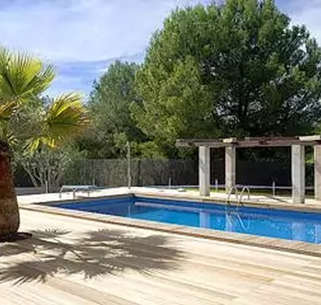 <p>Santa Ponsa/ Mallorca</p>
<p>Sup. Const.: 300 m2</p>
<p>Sup. ut&iacute;l: 348 m2</p>
<p>(Particular)</p>