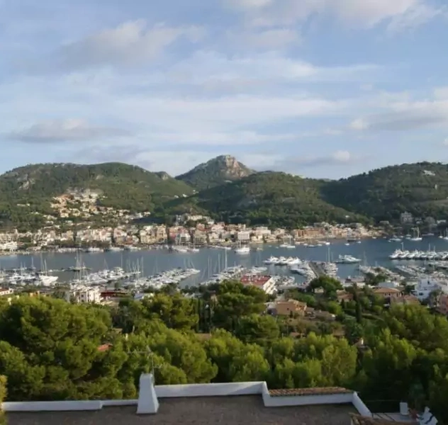 <p>Andratx / Mallorca</p>
<p>Sup. Const.: 365 m2</p>
<p>Sup. Ut&iacute;l.: 340 m2</p>