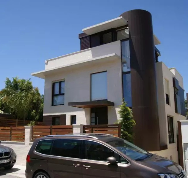 <p>Alicante</p>
<p>Sup. Const.: 365 m2</p>
<p>Sup. ut&iacute;l.: 340 m</p>