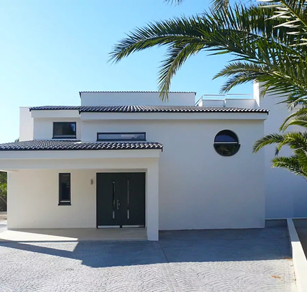 <p>Santa Ponsa/ Mallorca</p>
<p>Sup. Const.: 300 m2</p>
<p>Sup. ut&iacute;l: 348 m2</p>
<p>(Particular)</p>